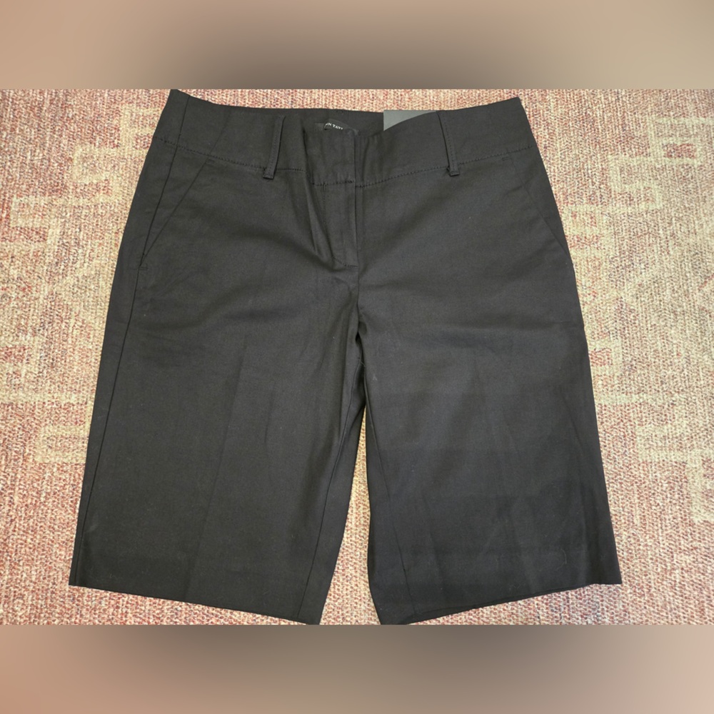 Ann Taylor modern fit boardwalk short size 4 black NWT